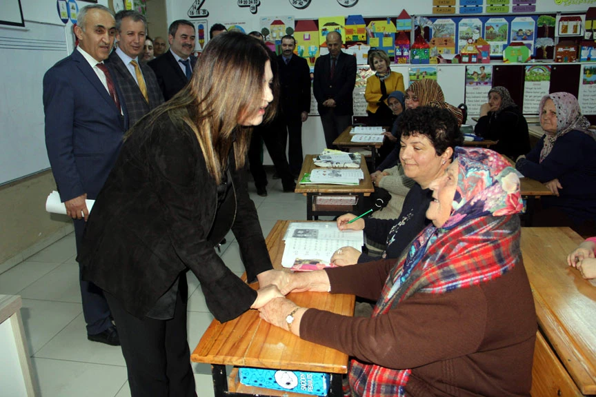 Okul sıralarıyla 92 yaşında buluştu